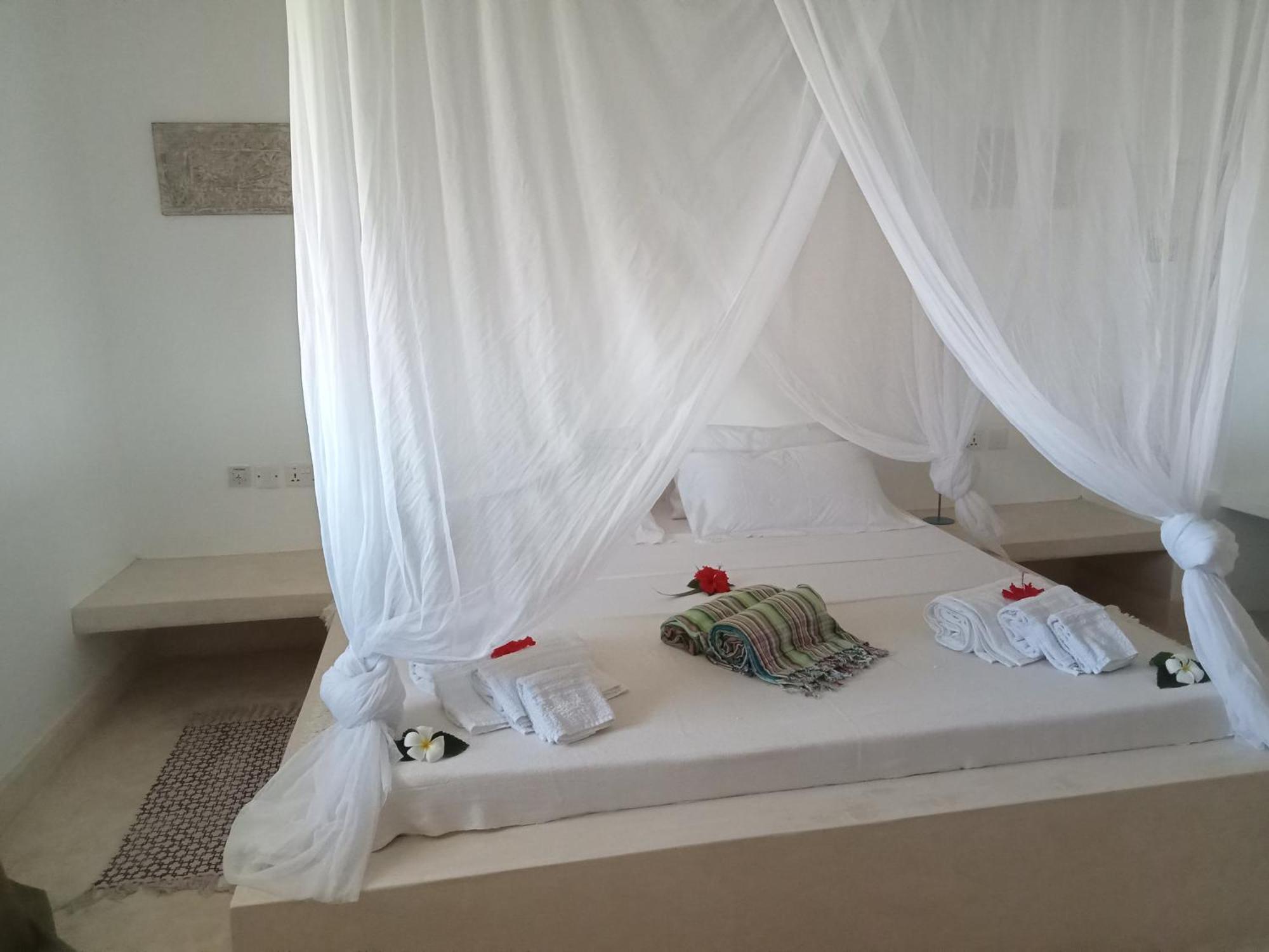 Shira House Bed & Breakfast Watamu Exterior photo