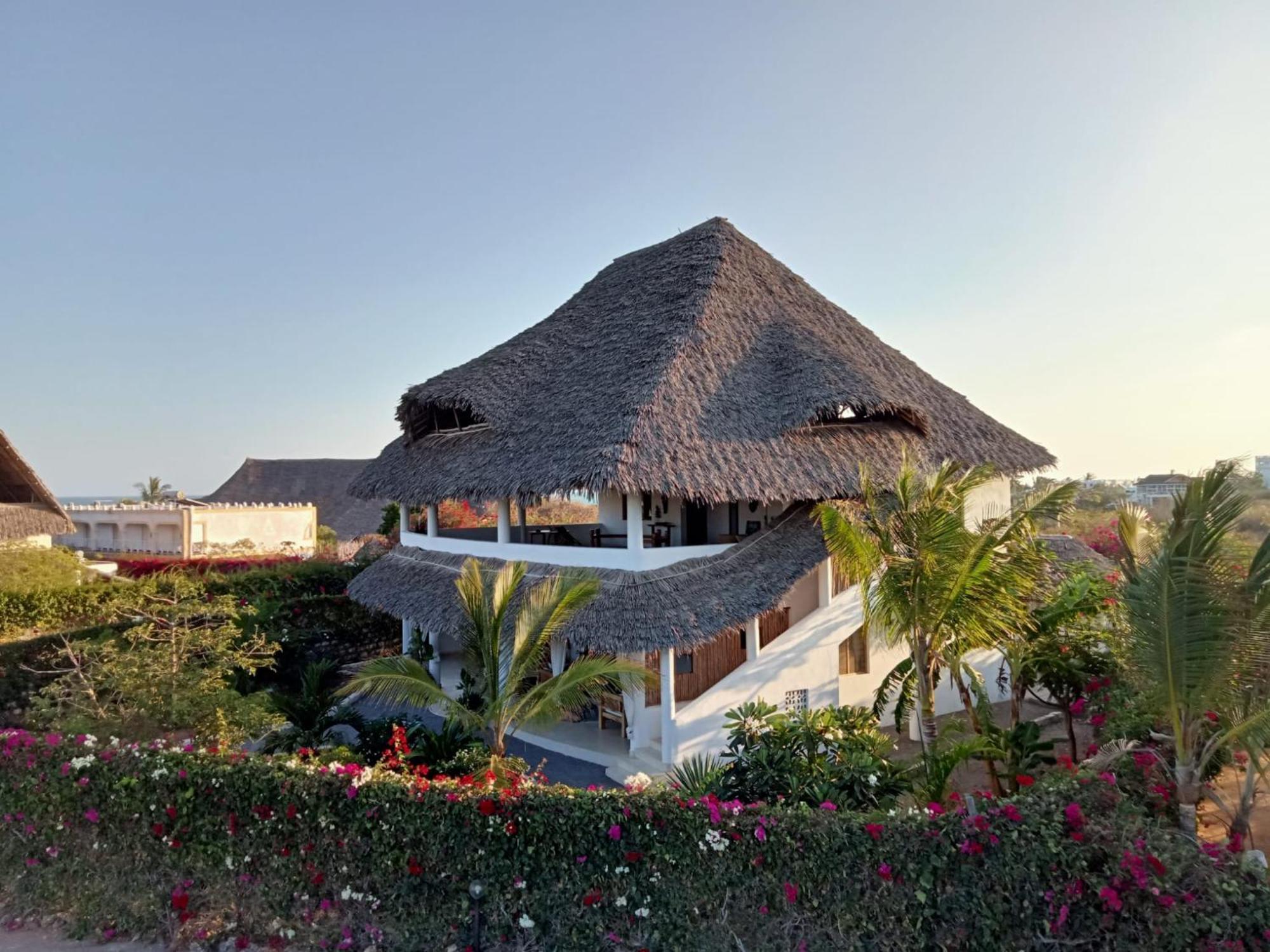 Shira House Bed & Breakfast Watamu Exterior photo